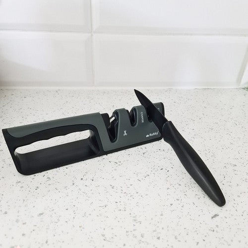 Ръчно изработено устройство към остри ножове и ножици, черно