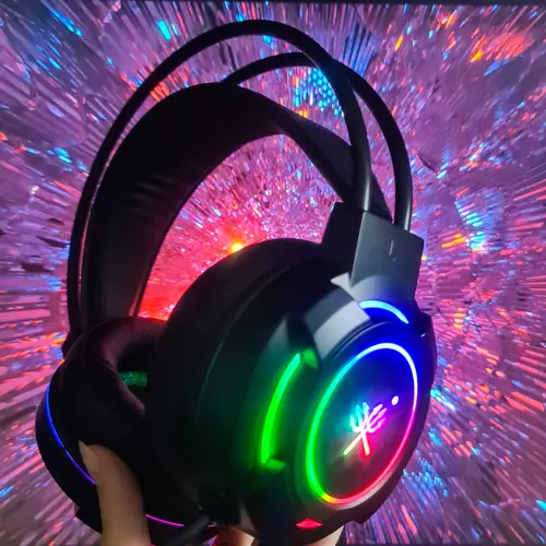 Gaming fejhallgató mikrofonnal és RGB megvilágítással, fekete