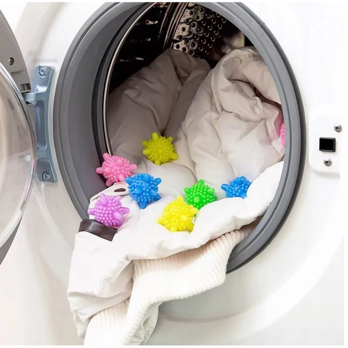 Поставете 5 топки за многократна употреба за пералнята, извадете везните от дрехите