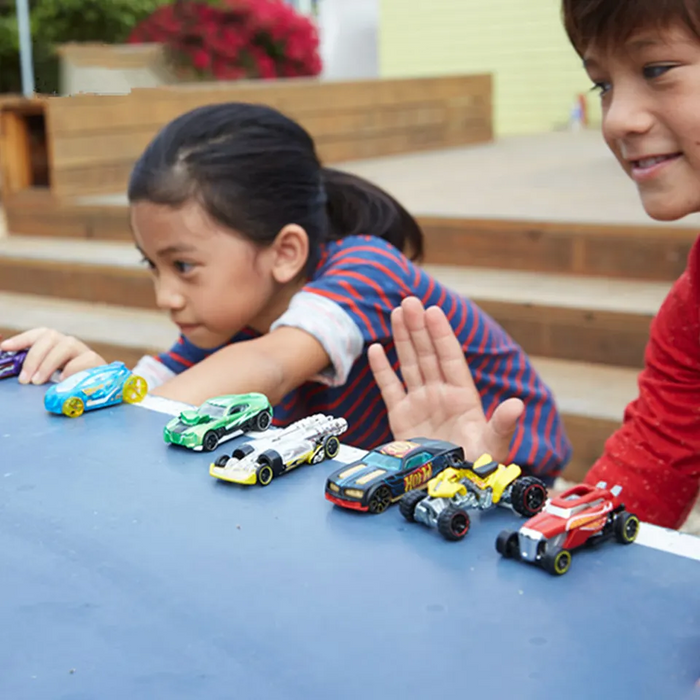 16 gyermek játékkocsik sorozata 3 év +, fém + műanyag, skála 1:64